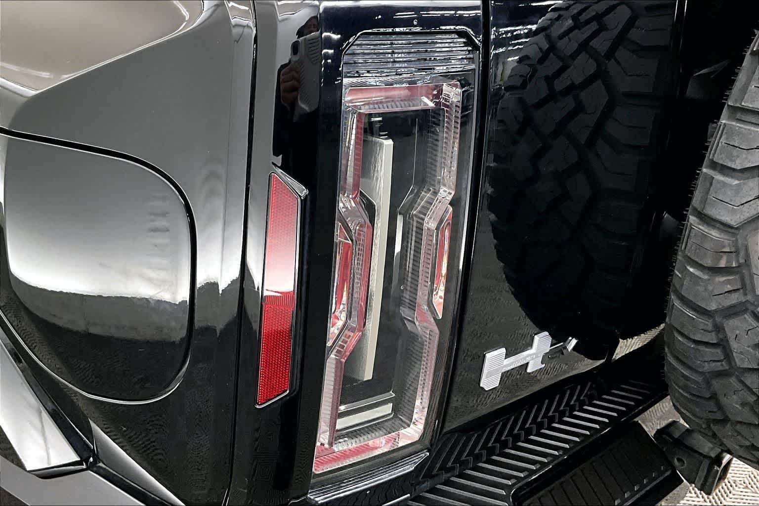 Thumbnail: 2025 GMC Hummer EV - 32