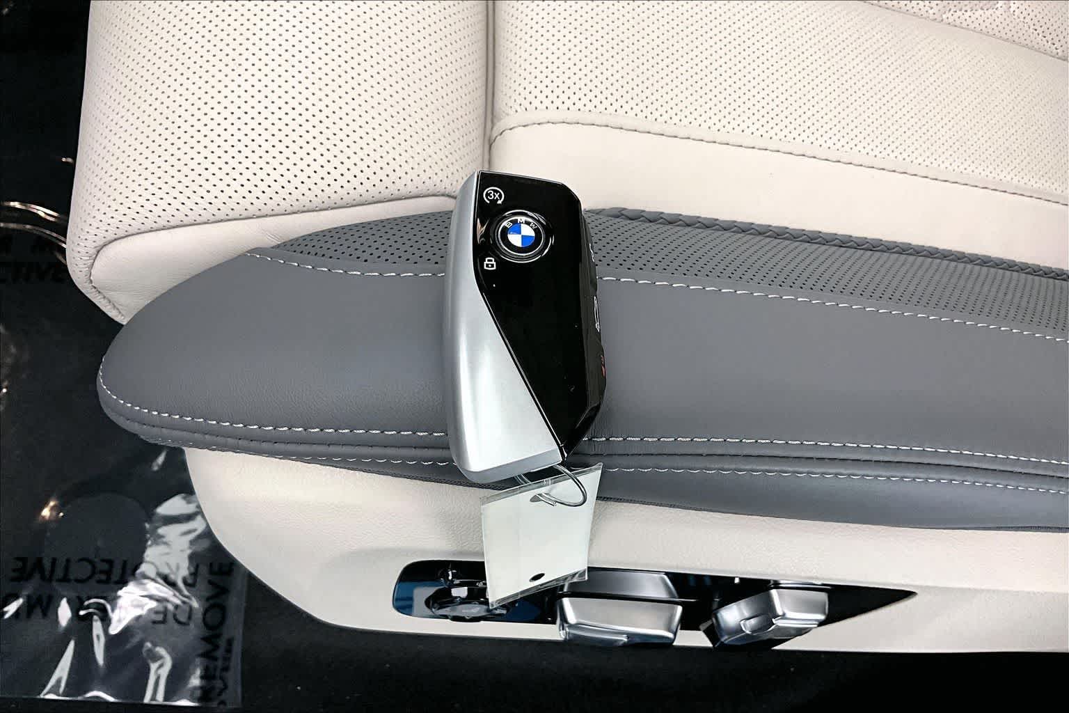 Thumbnail: 2026 BMW X7 - 20
