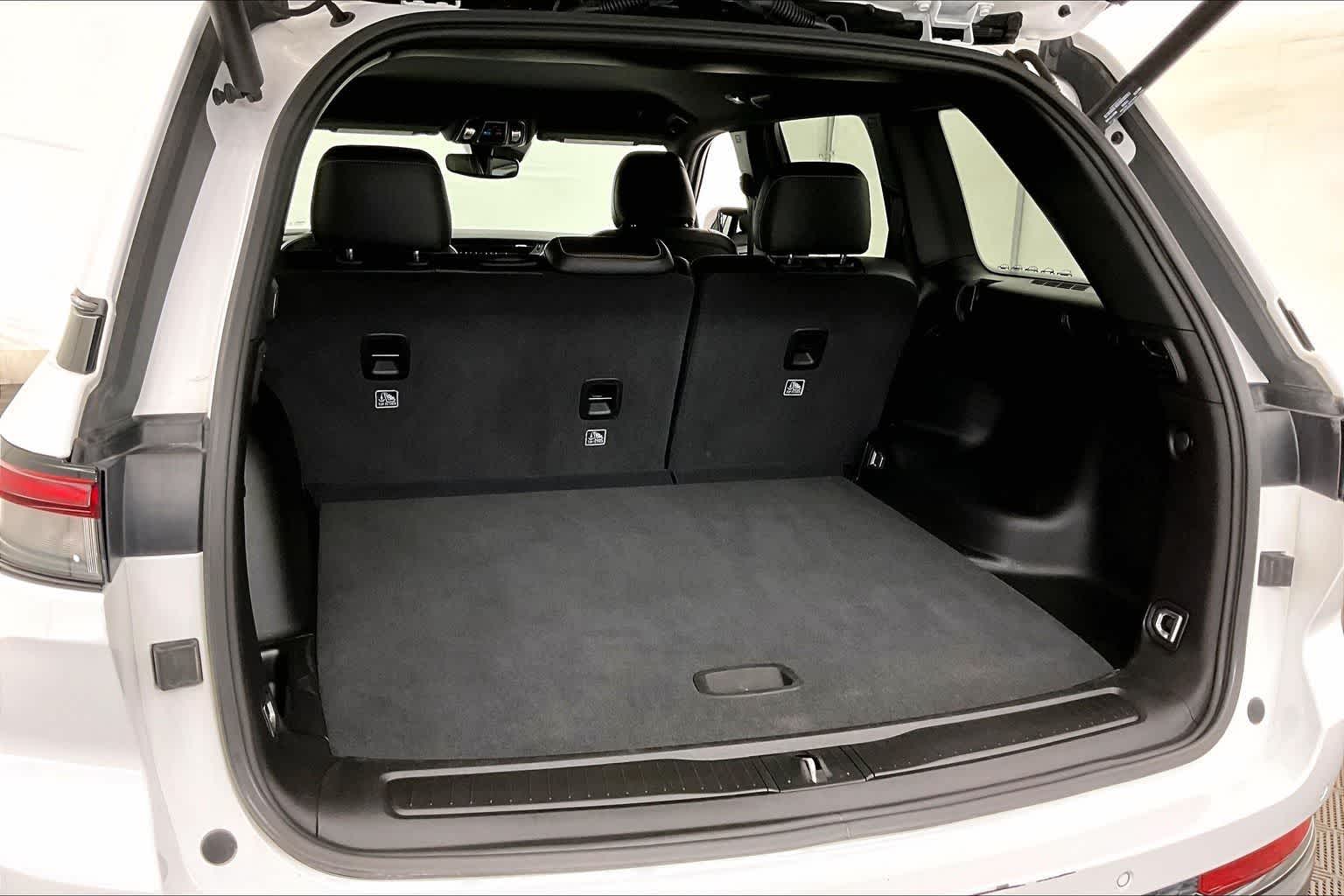 Thumbnail: 2023 Jeep Grand Cherokee - 18