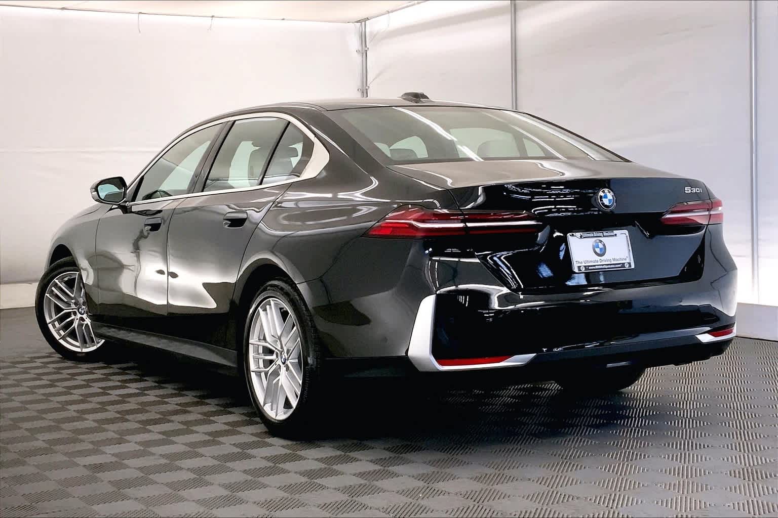 Thumbnail: 2024 BMW 5 Series - 4