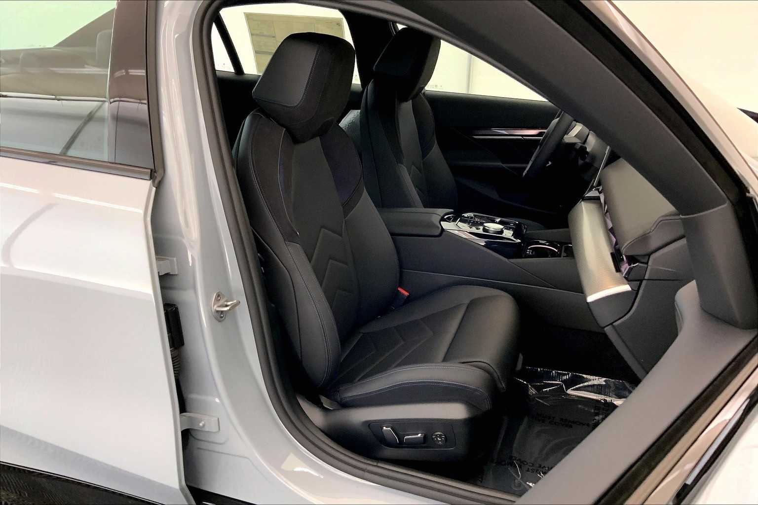 Thumbnail: 2026 BMW i5 - 14