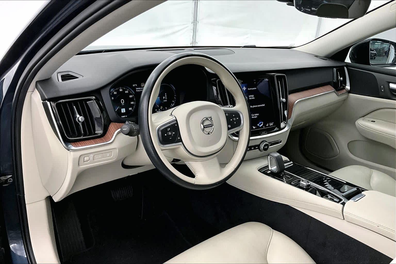 Thumbnail: 2022 Volvo S60 - 2