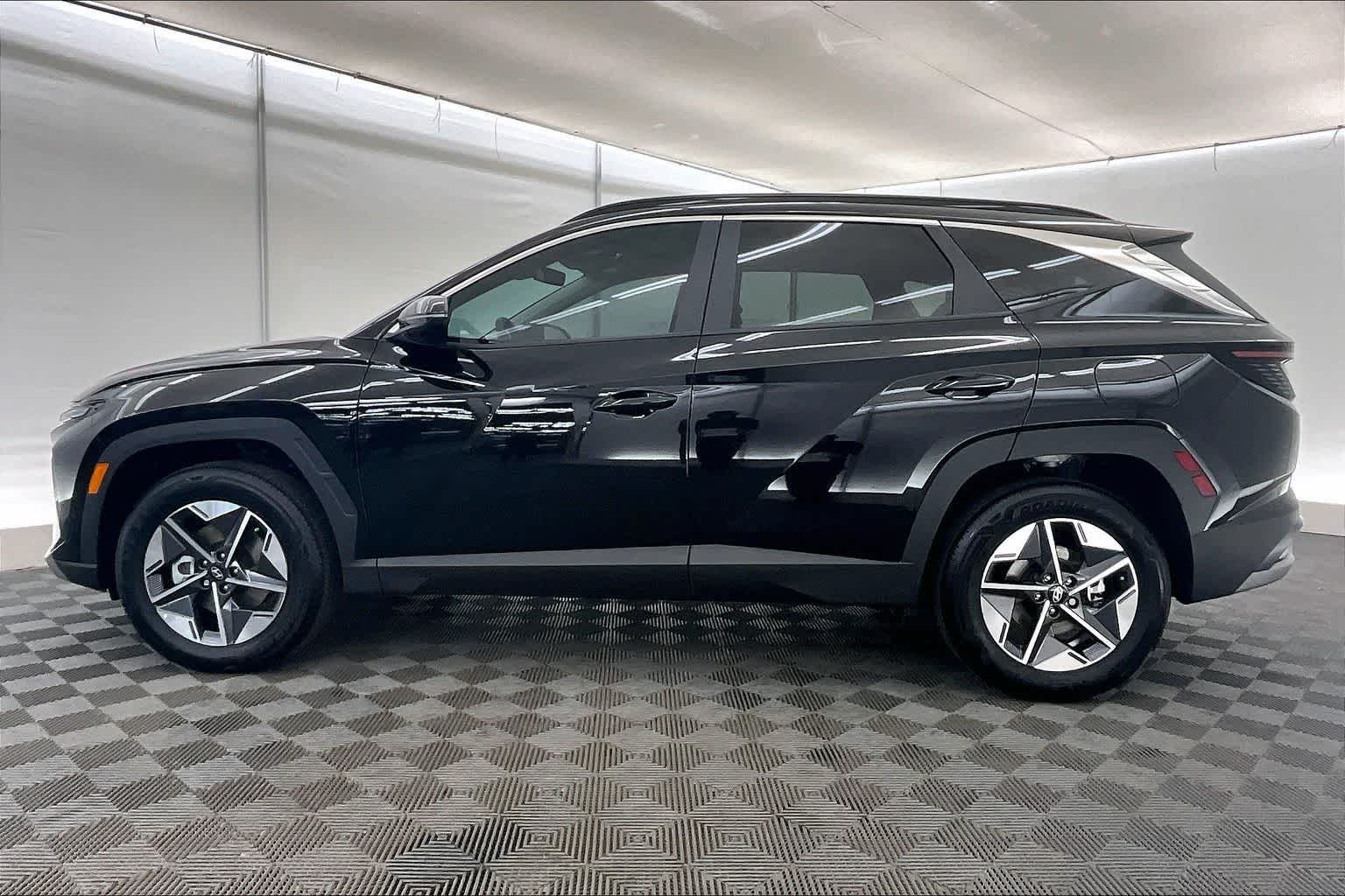 Thumbnail: 2025 Hyundai Tucson - 3