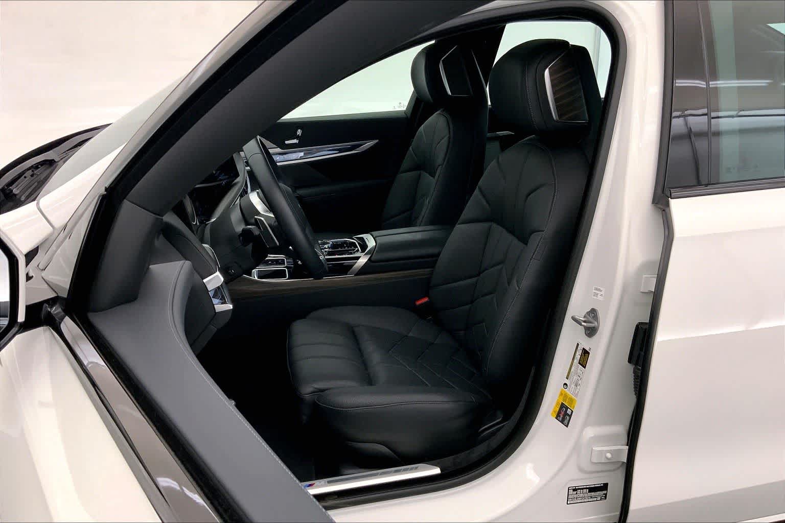 Thumbnail: 2023 BMW i7 - 11