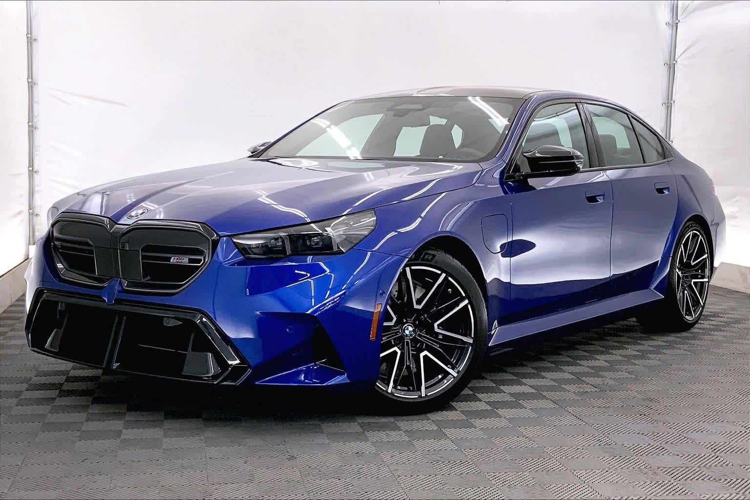 Thumbnail: 2025 BMW M5 - 1