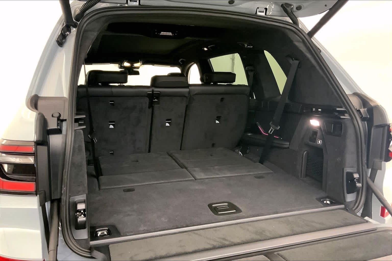 Thumbnail: 2026 BMW X7 - 19