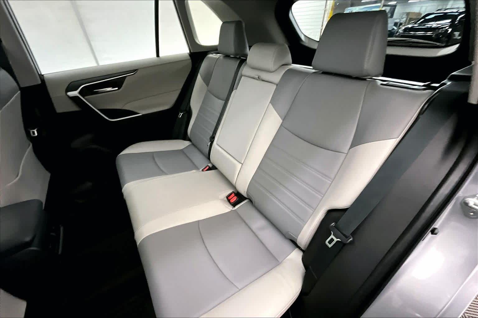 Thumbnail: 2025 Toyota RAV4 - 29