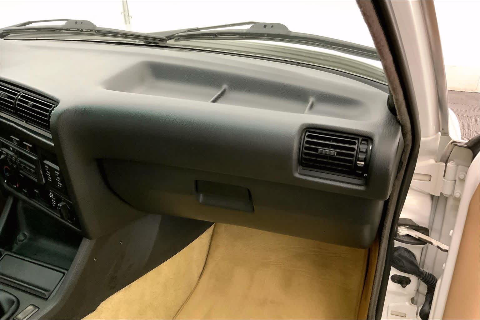 Thumbnail: 1991 BMW 3 Series - 23