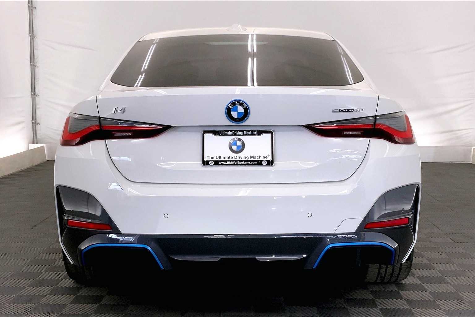 Thumbnail: 2022 BMW i4 - 6