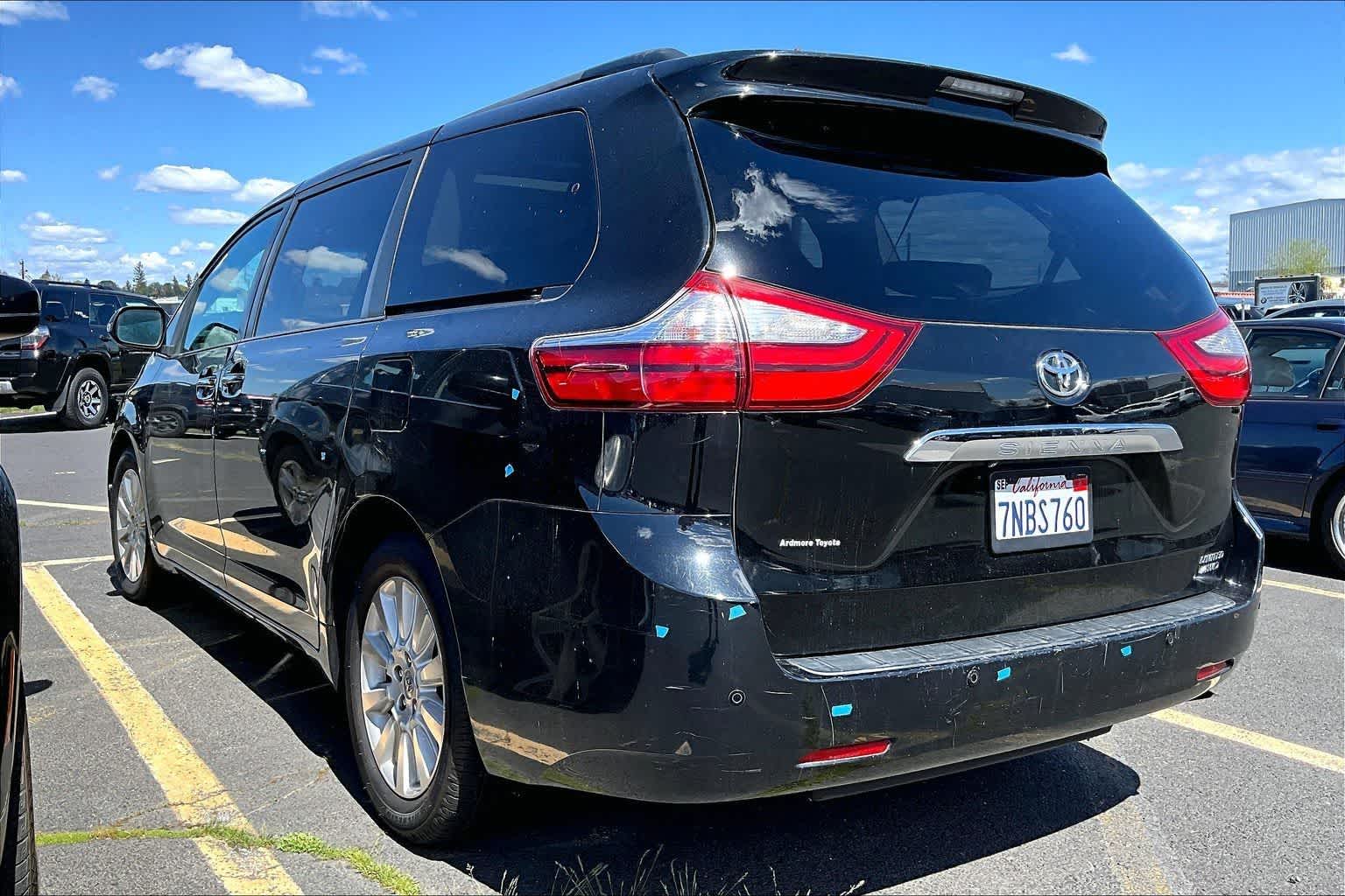 Thumbnail: 2015 Toyota Sienna - 4