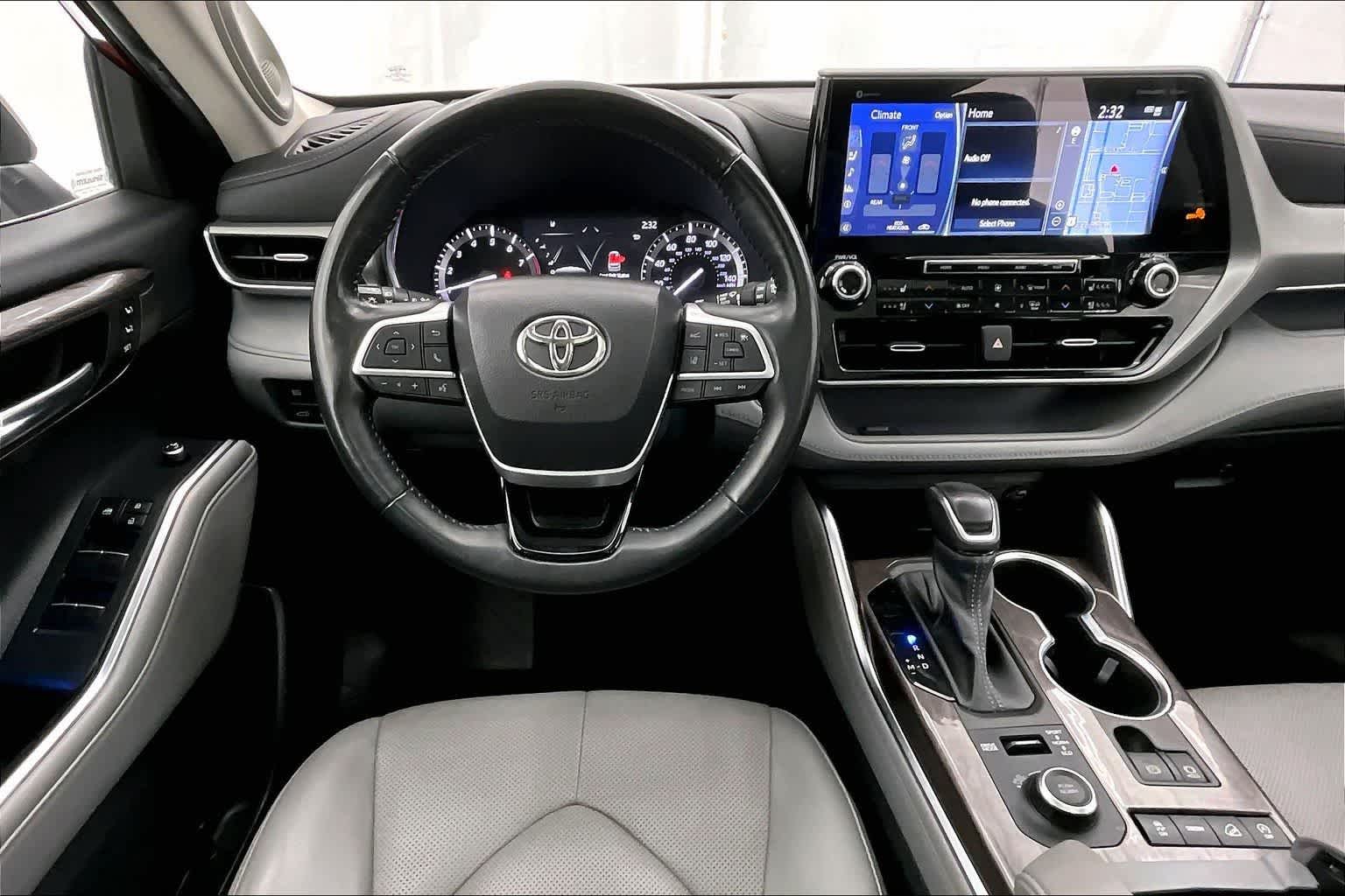 Thumbnail: 2022 Toyota Highlander - 14