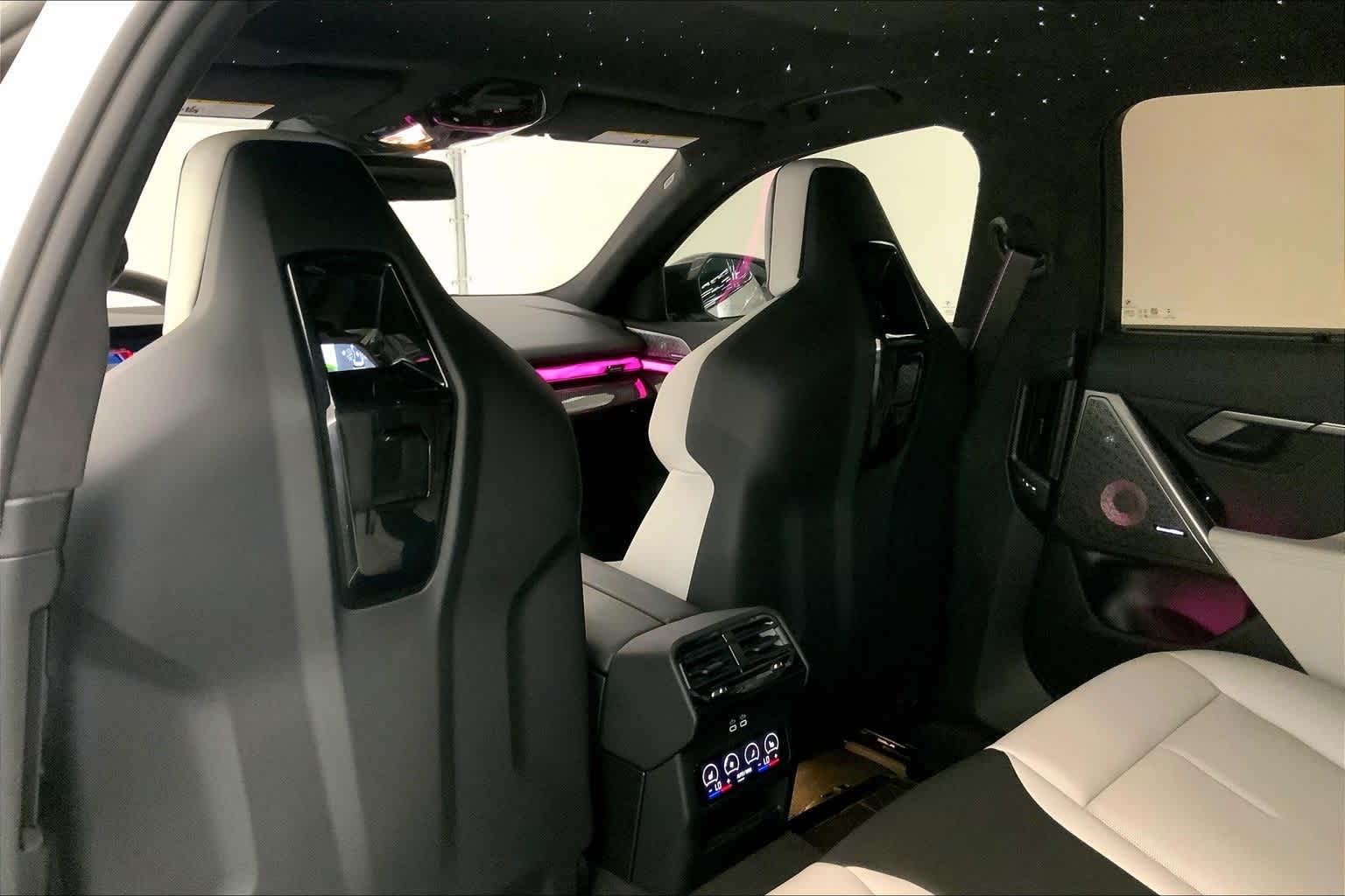 Thumbnail: 2026 BMW M5 - 12