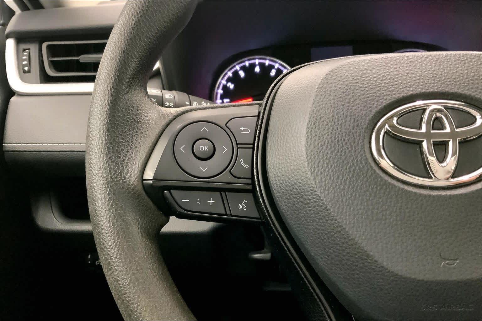 Thumbnail: 2021 Toyota RAV4 - 24