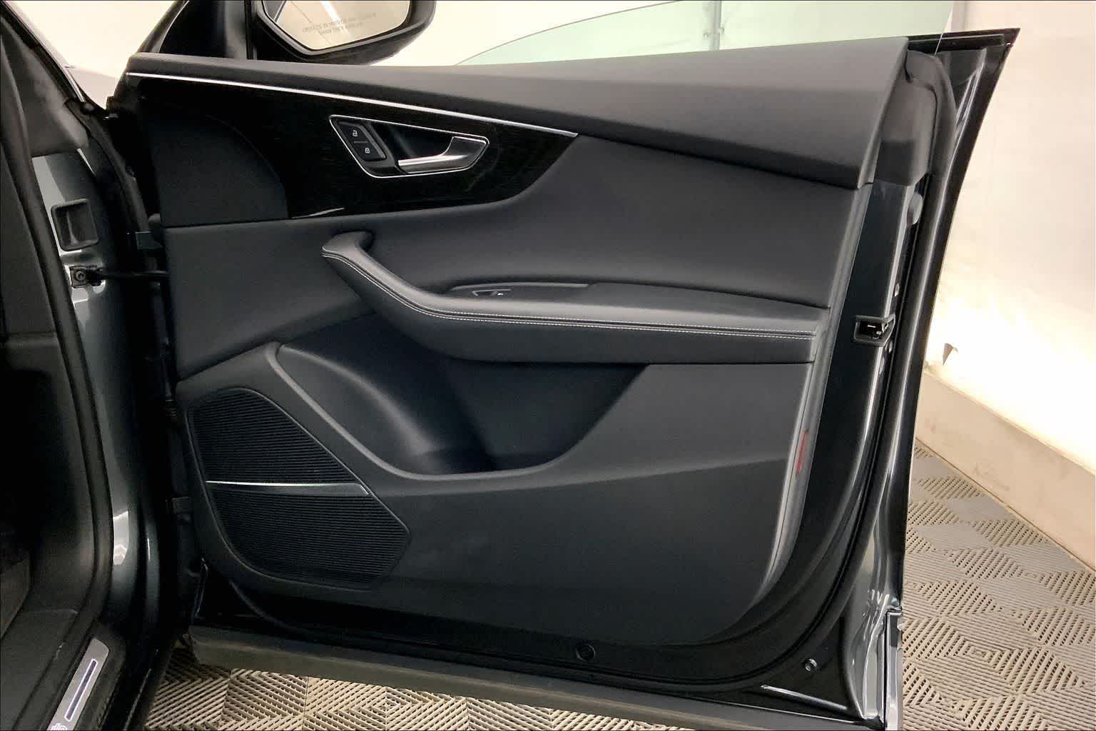 Thumbnail: 2022 Audi Q8 - 28