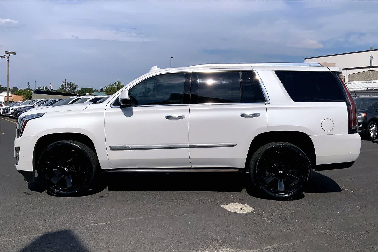 Thumbnail: 2020 Cadillac Escalade - 3