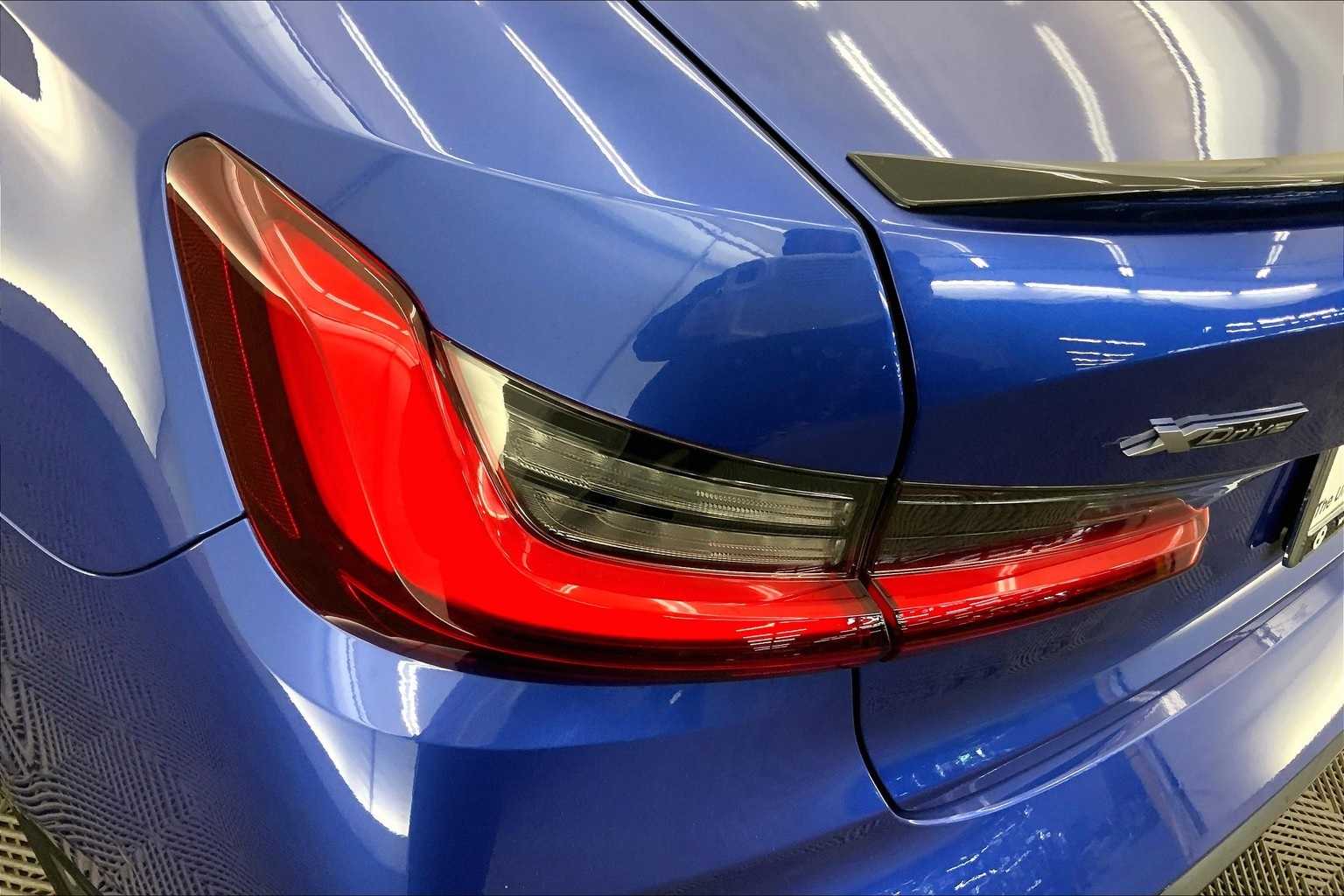 Thumbnail: 2023 BMW M3 - 32