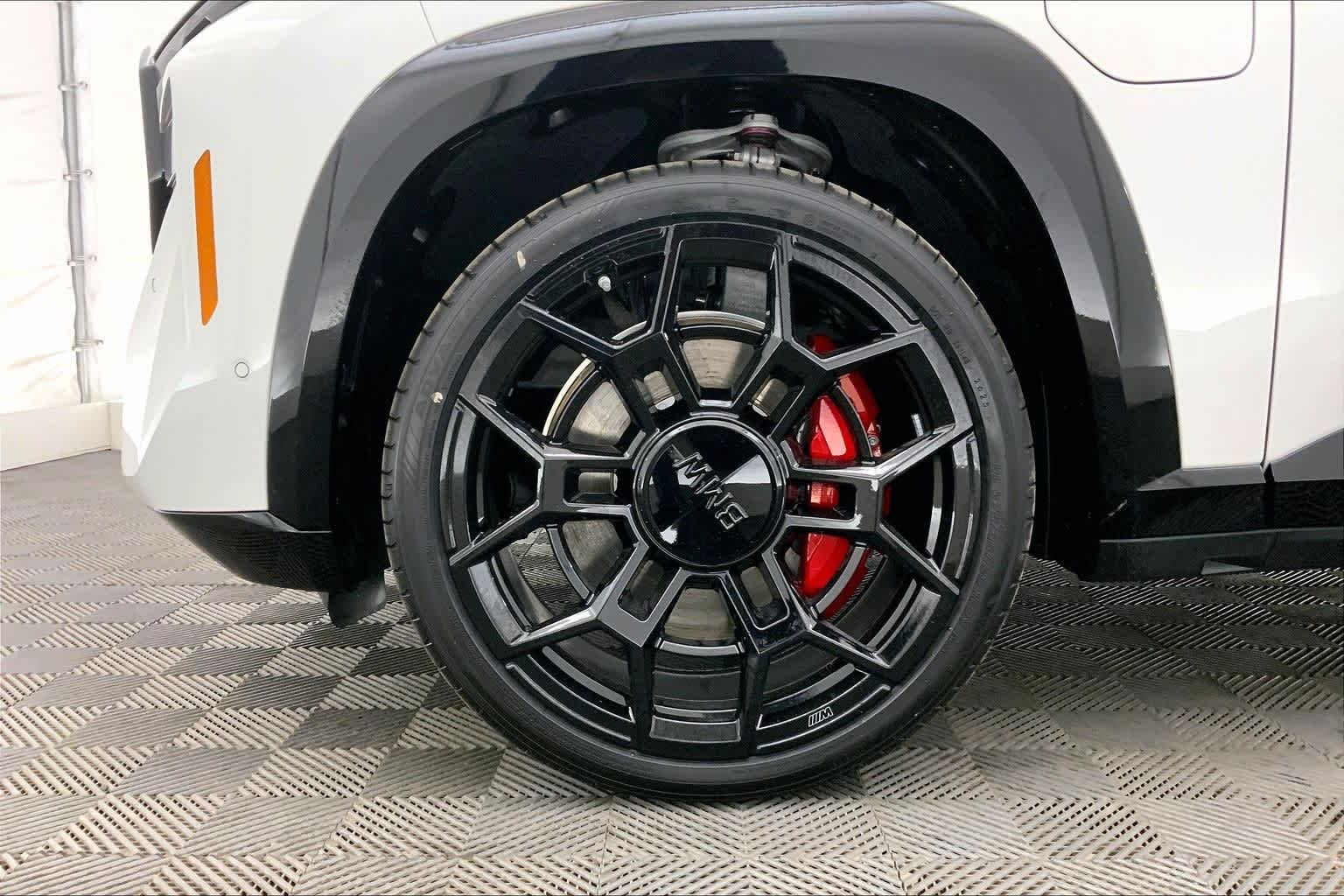 Thumbnail: 2026 BMW XM - 8