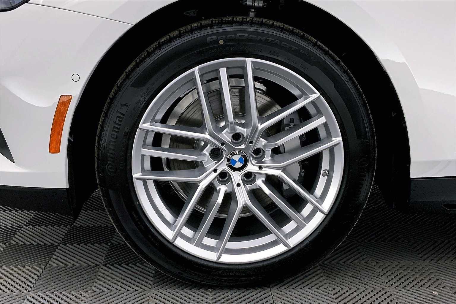 Thumbnail: 2025 BMW 5 Series - 8