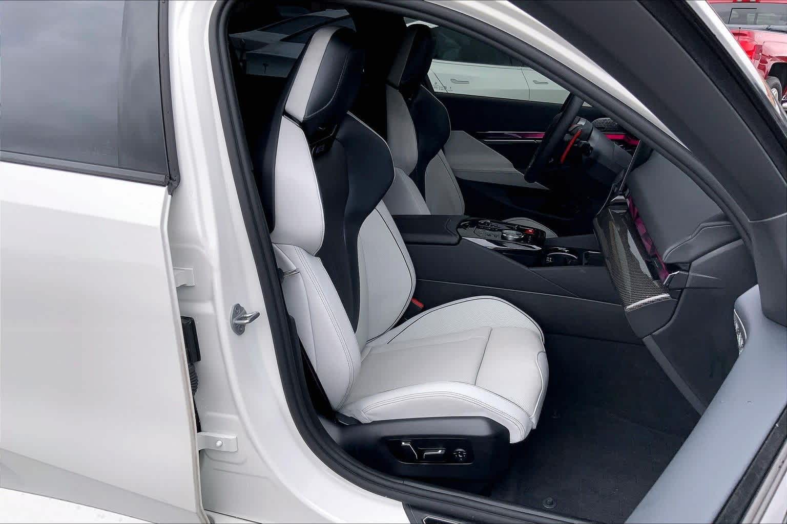 Thumbnail: 2026 BMW M5 - 14