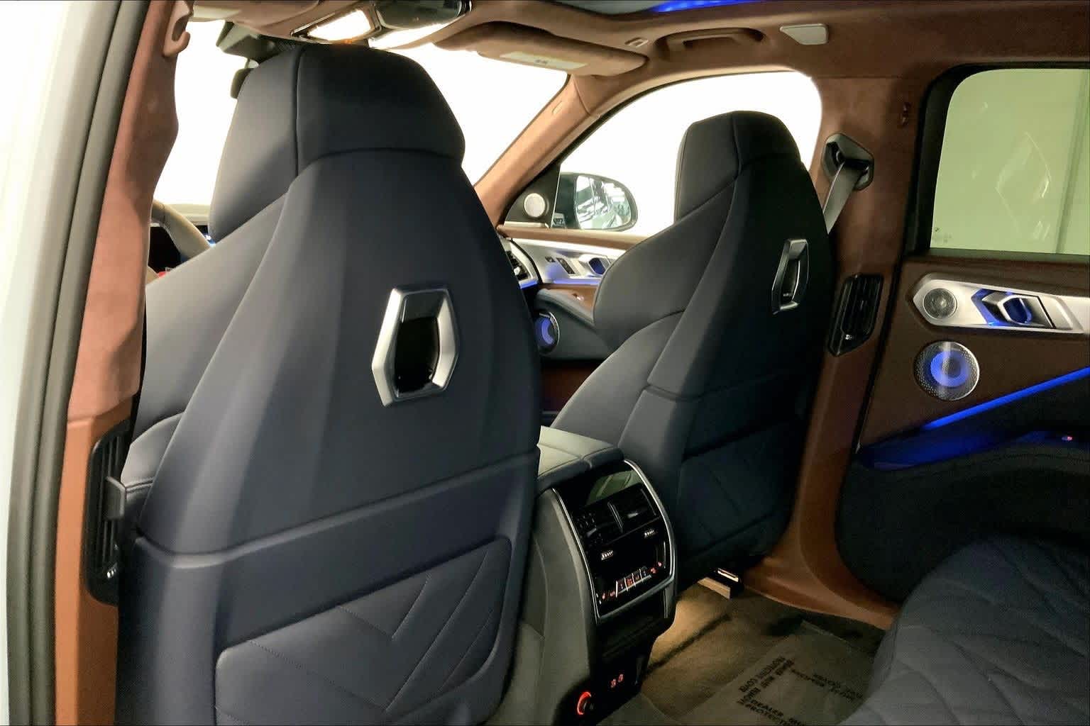 Thumbnail: 2026 BMW XM - 12