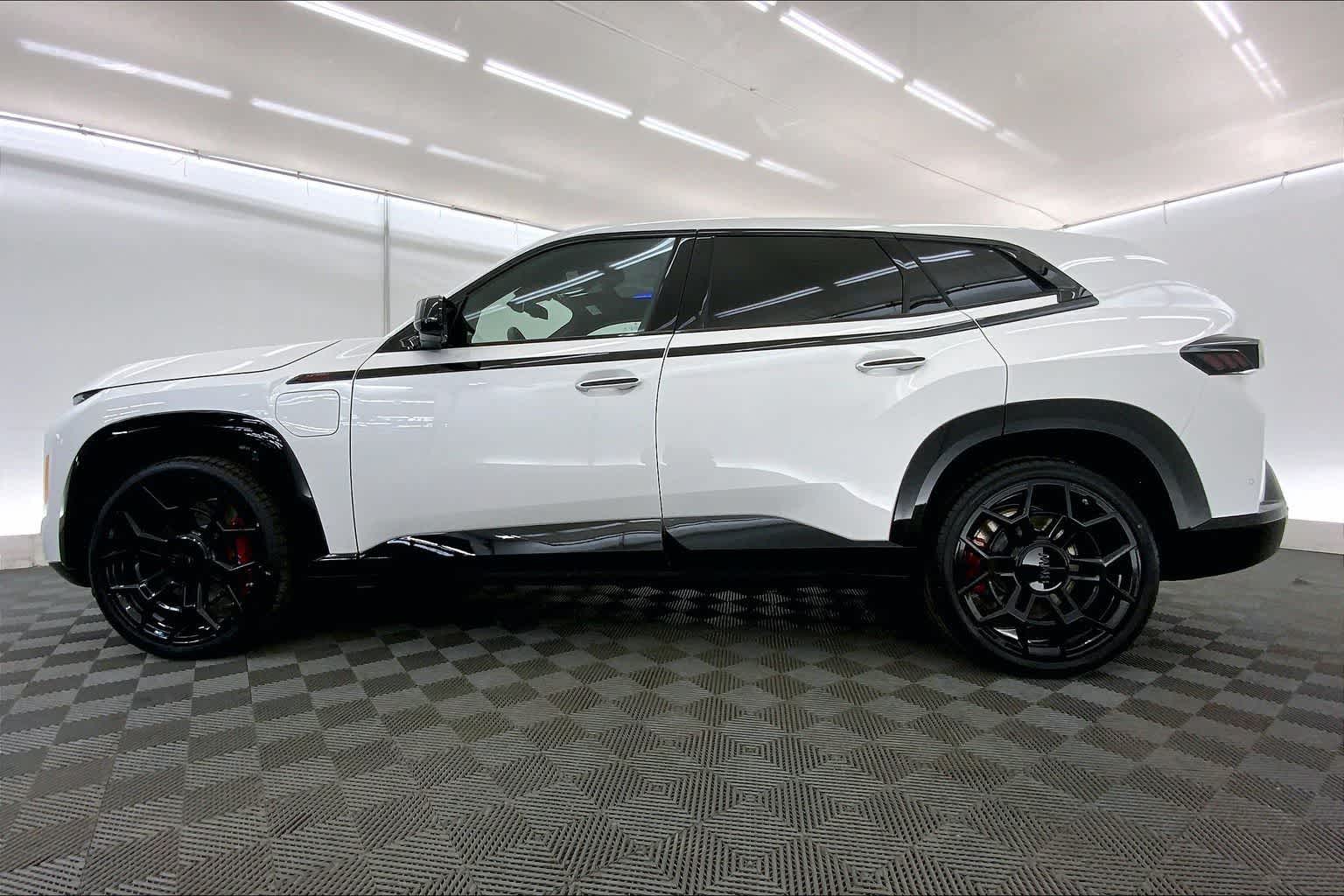 Thumbnail: 2026 BMW XM - 3