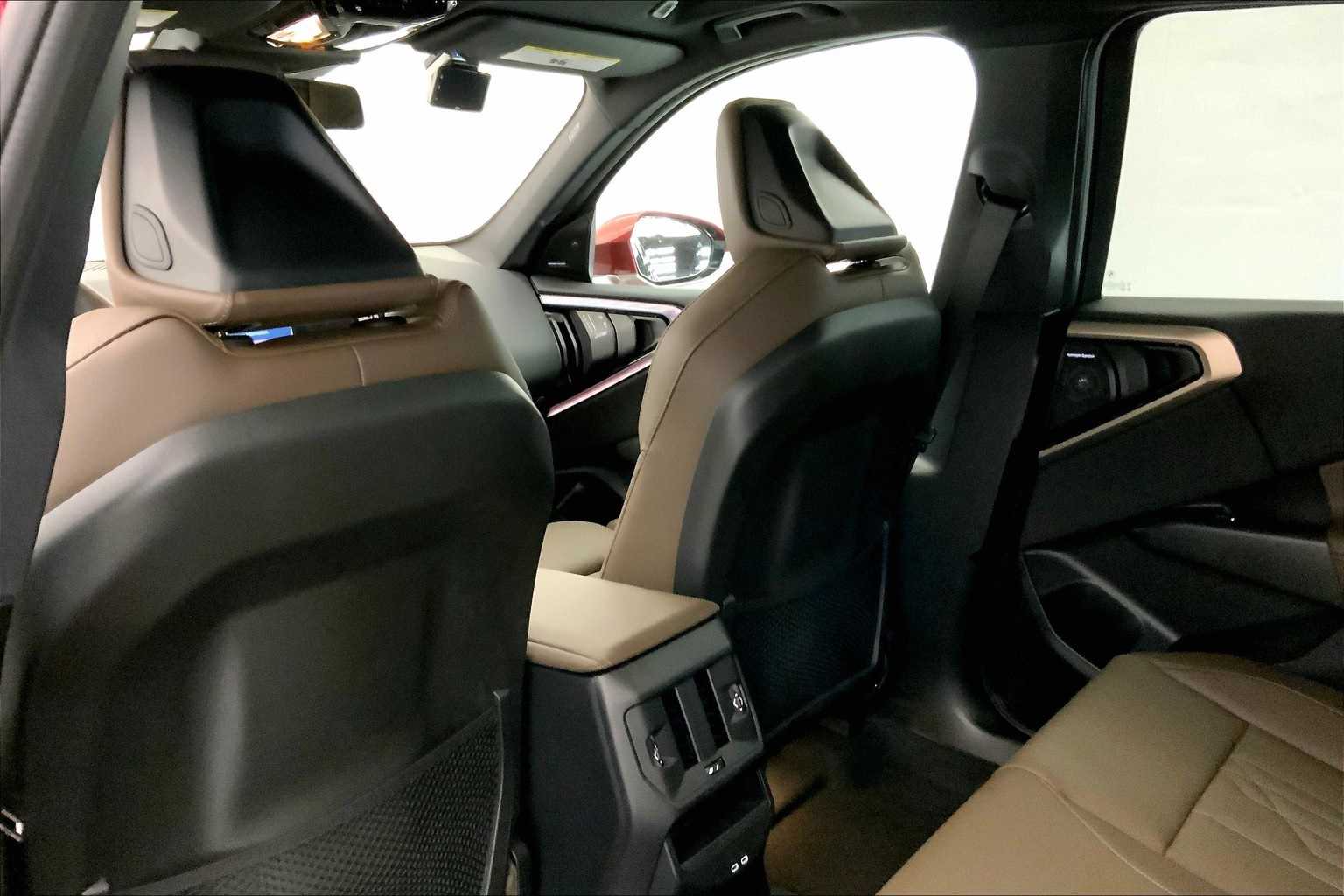 Thumbnail: 2025 BMW X3 - 12