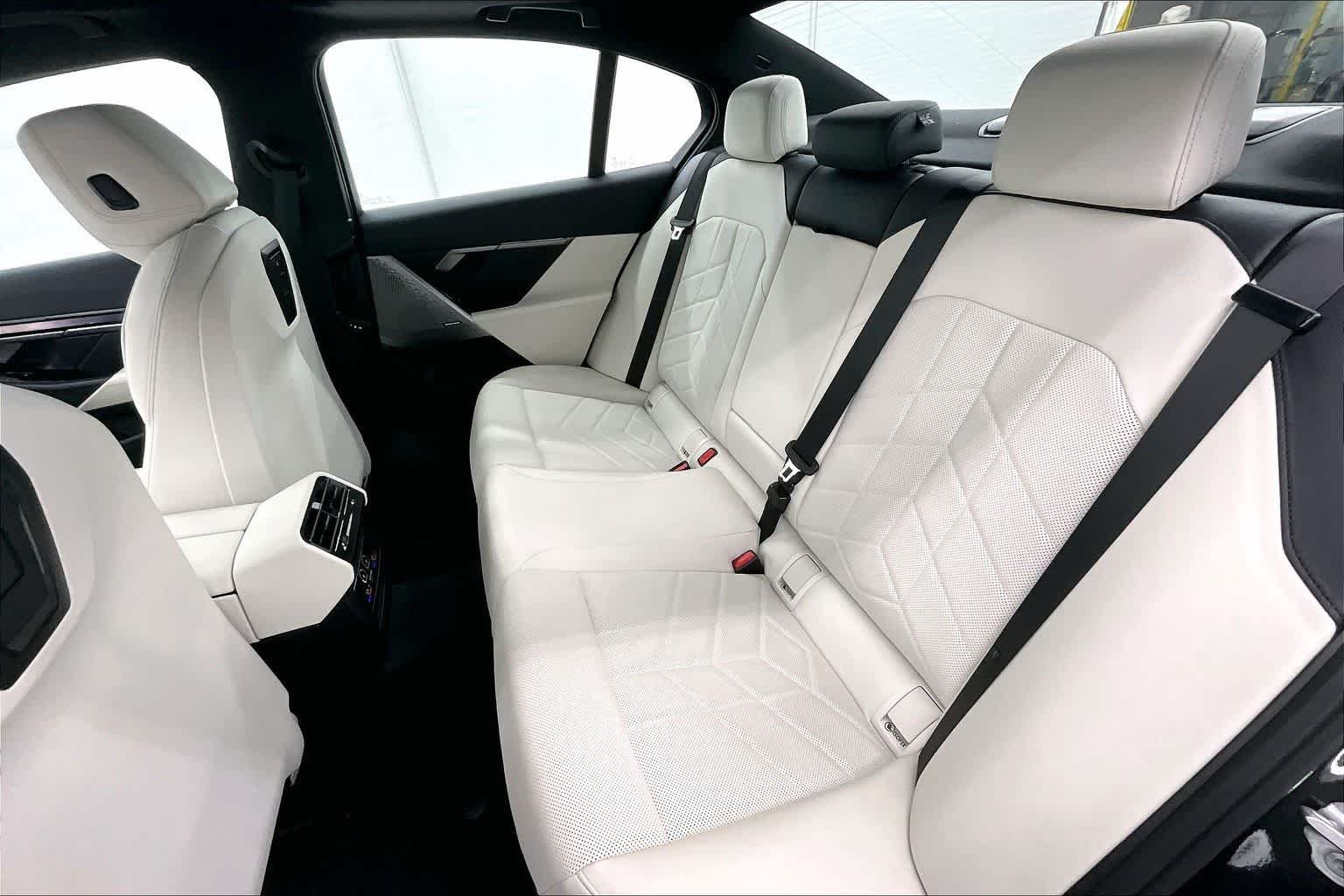 Thumbnail: 2026 BMW 5 Series - 29