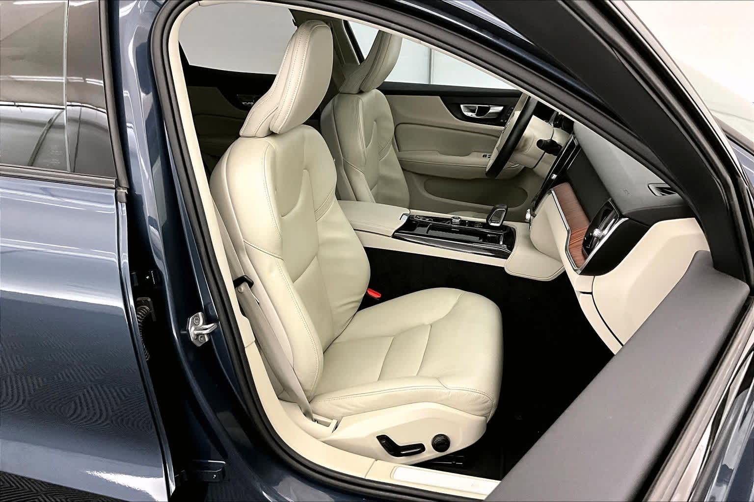 Thumbnail: 2022 Volvo S60 - 13