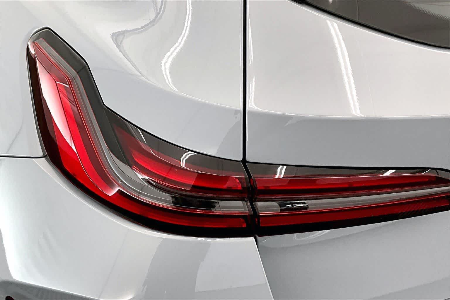 Thumbnail: 2026 BMW M5 - 32