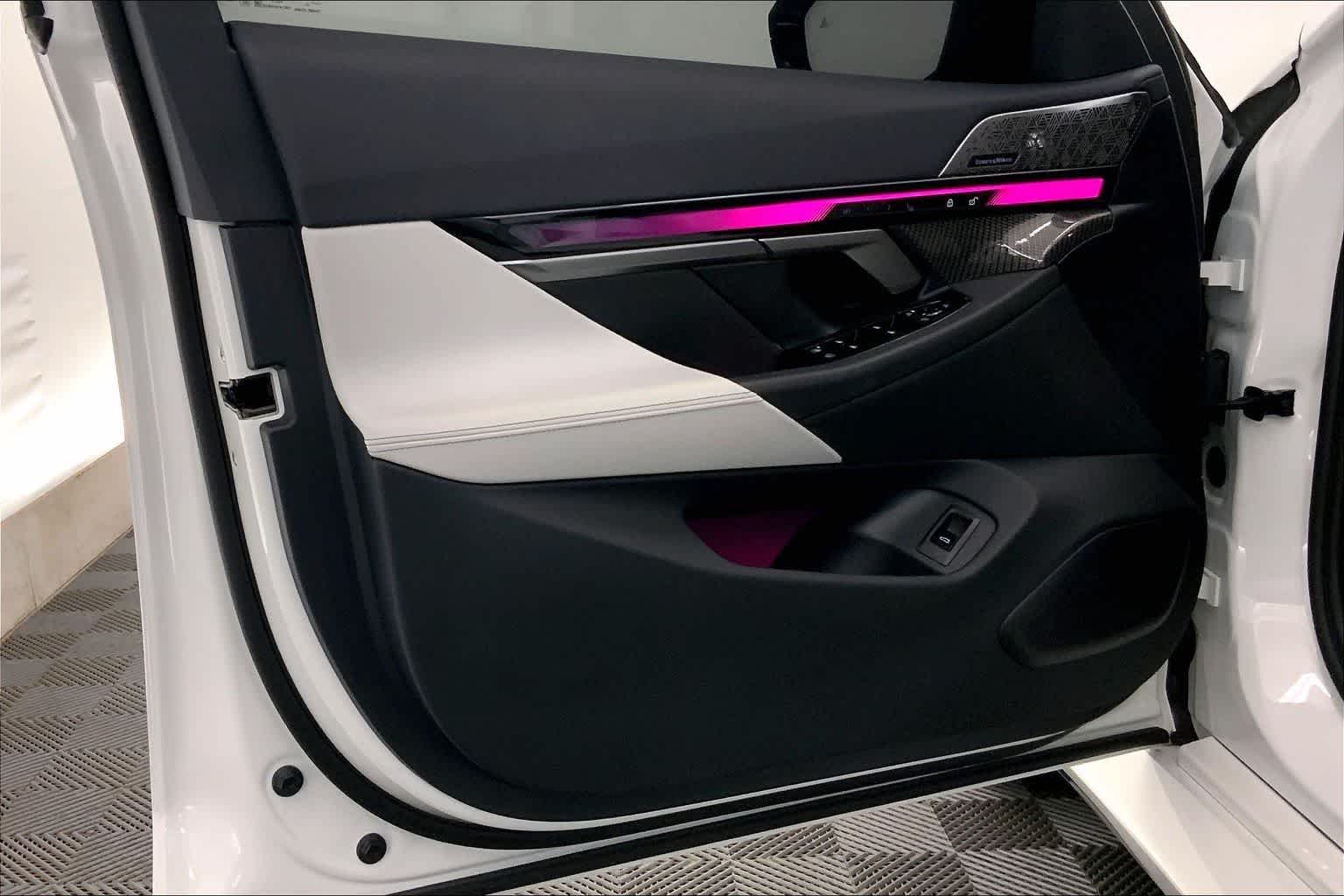 Thumbnail: 2026 BMW M5 - 27