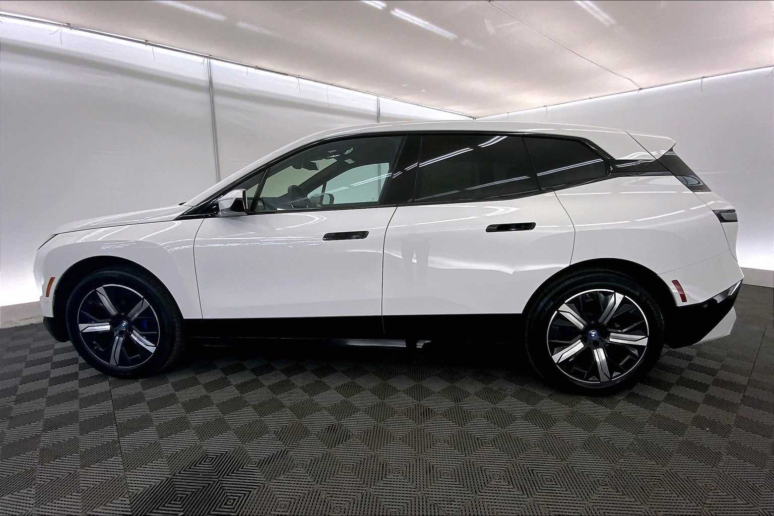 2023 Bmw iX xDrive50i photo 2