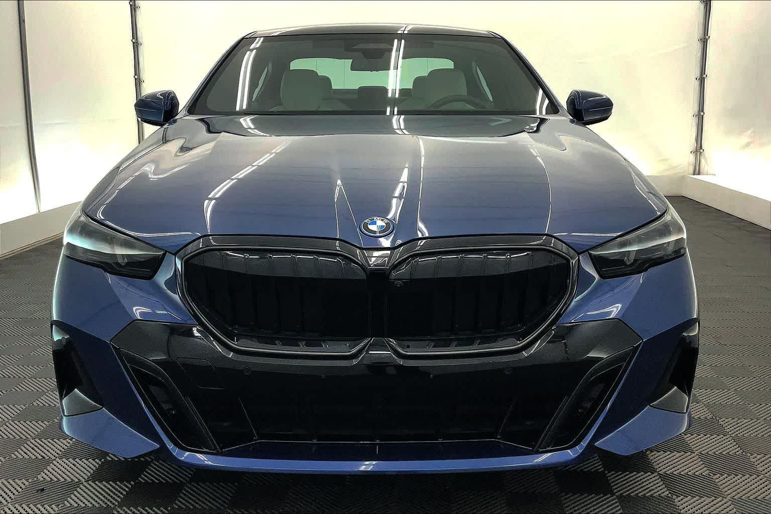 Thumbnail: 2026 BMW 5 Series - 6