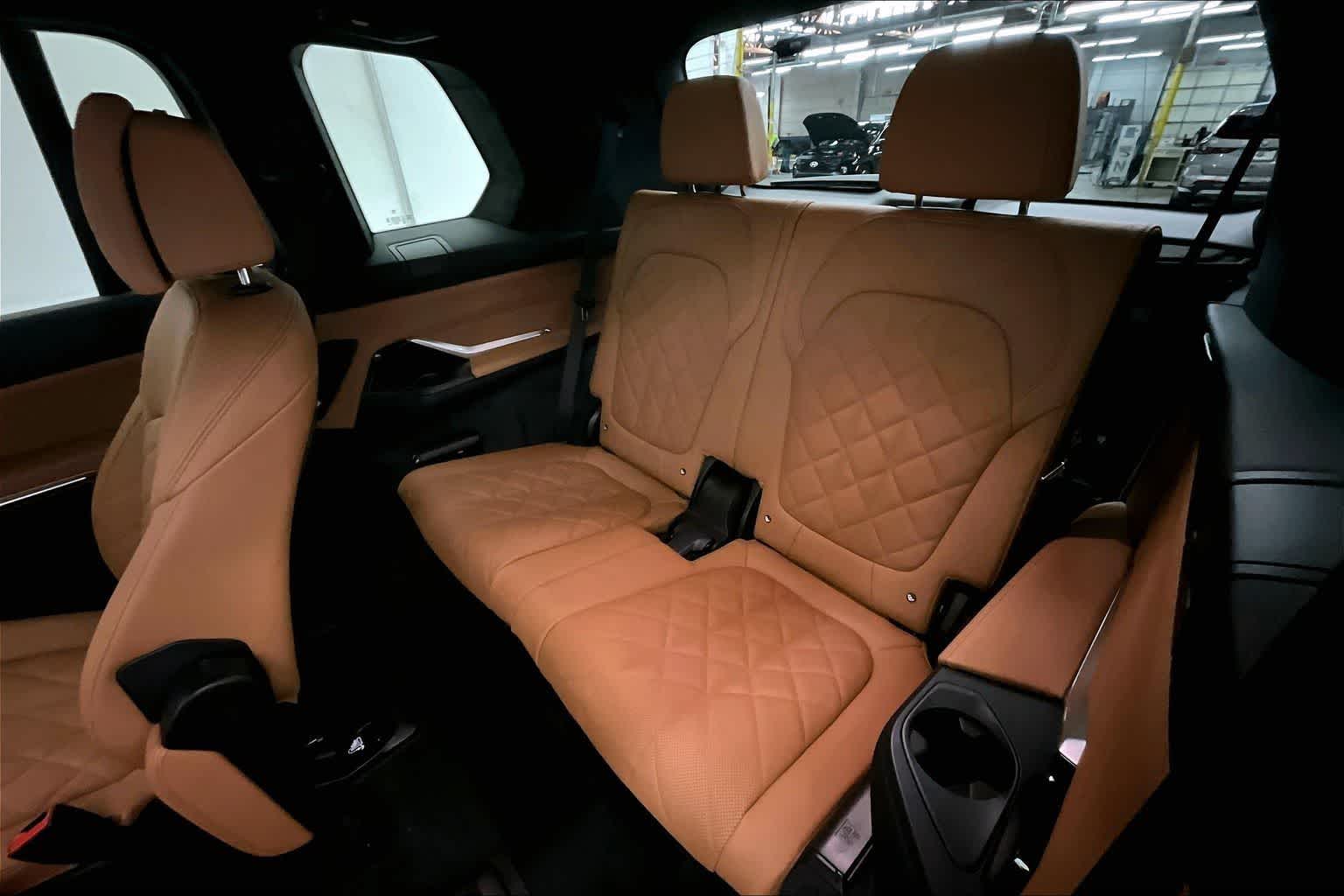 Thumbnail: 2026 BMW X7 - 13