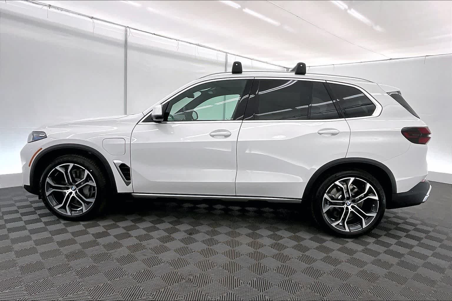 Thumbnail: 2026 BMW X5 - 3