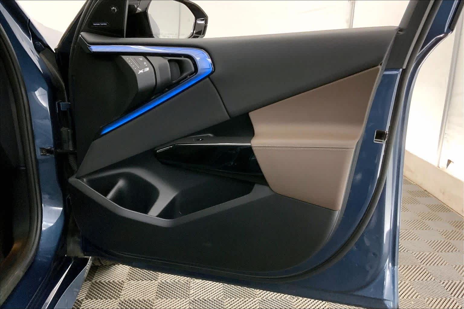 Thumbnail: 2025 BMW X3 - 28