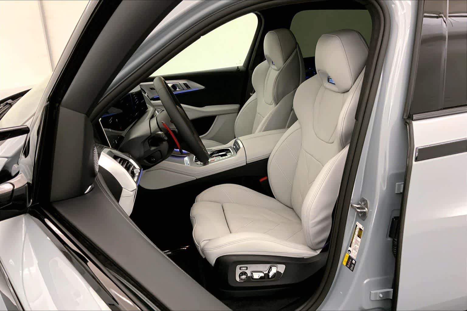 Thumbnail: 2026 BMW XM - 11