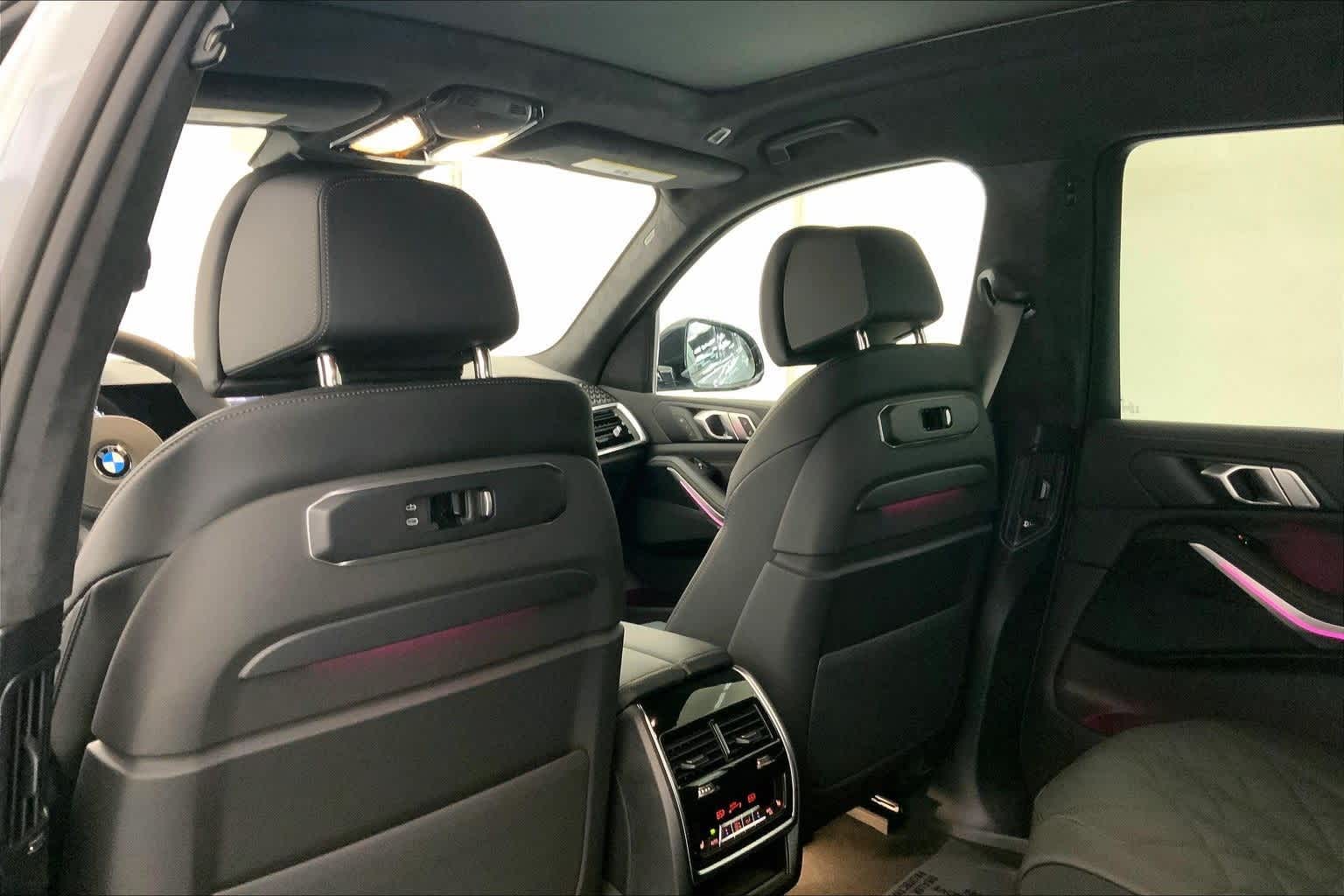 Thumbnail: 2026 BMW X7 - 12