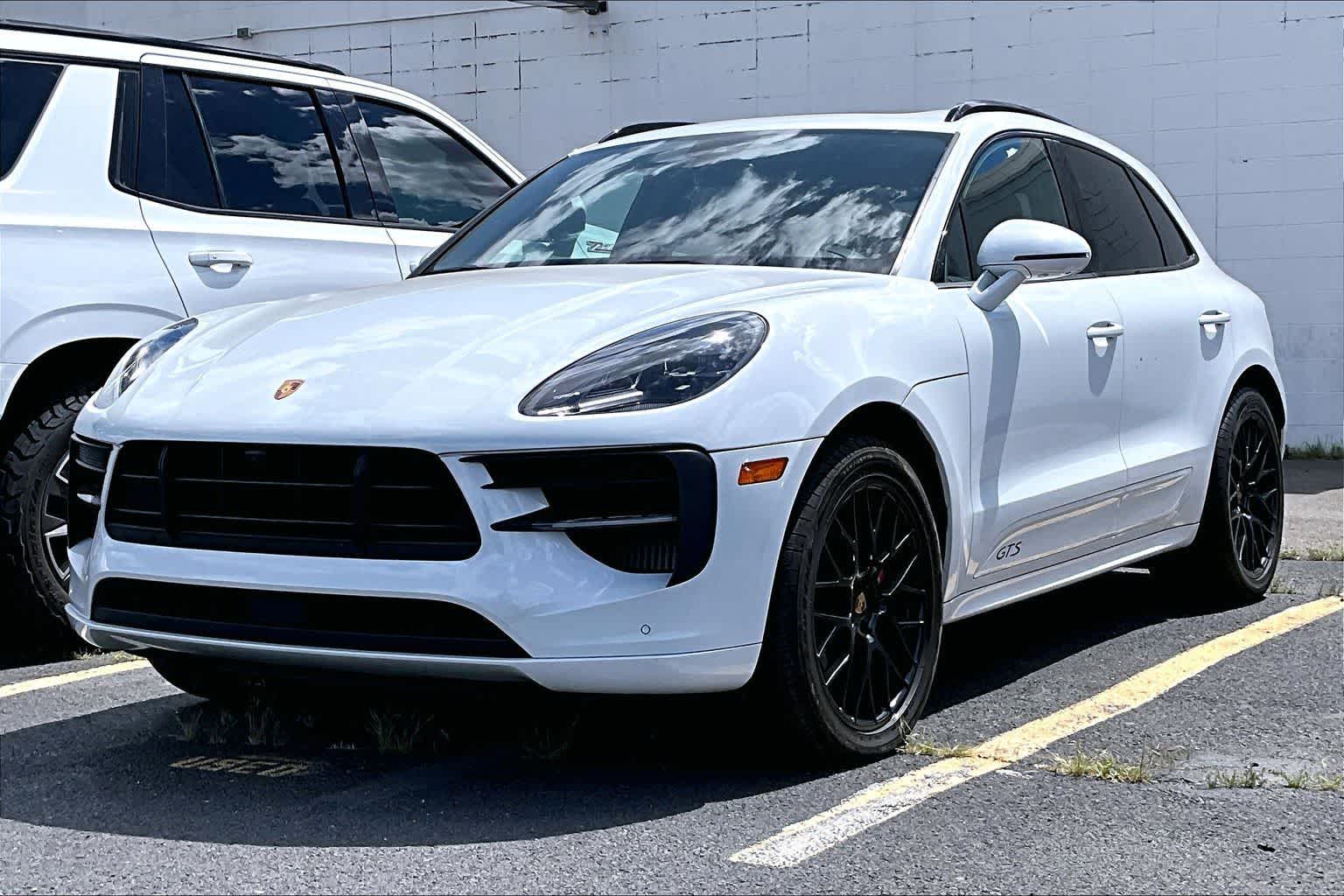 Thumbnail: 2021 Porsche Macan - 1