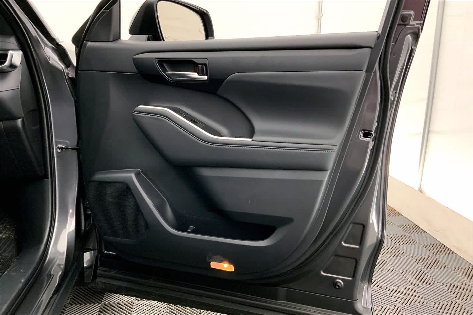 Thumbnail: 2021 Toyota Highlander - 28