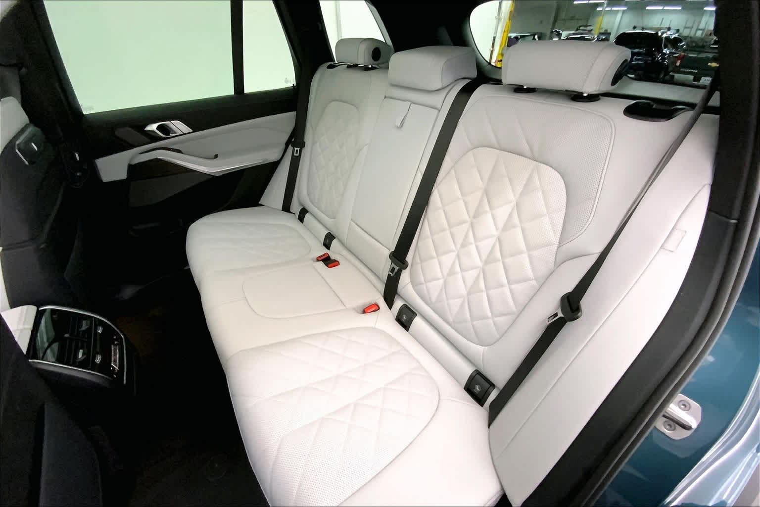 Thumbnail: 2026 BMW X5 - 13