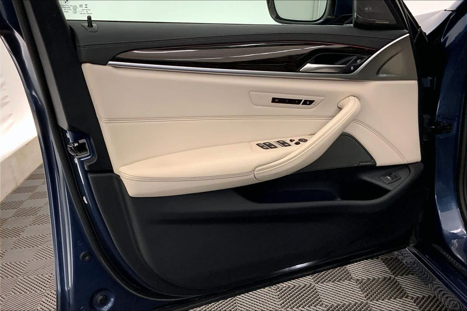 Thumbnail: 2023 BMW 5 Series - 27