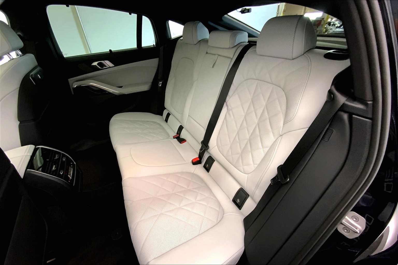 Thumbnail: 2026 BMW X6 - 13