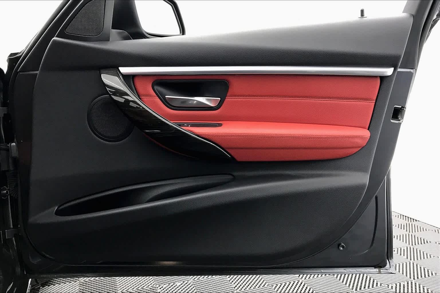 Thumbnail: 2016 BMW 3 Series - 30