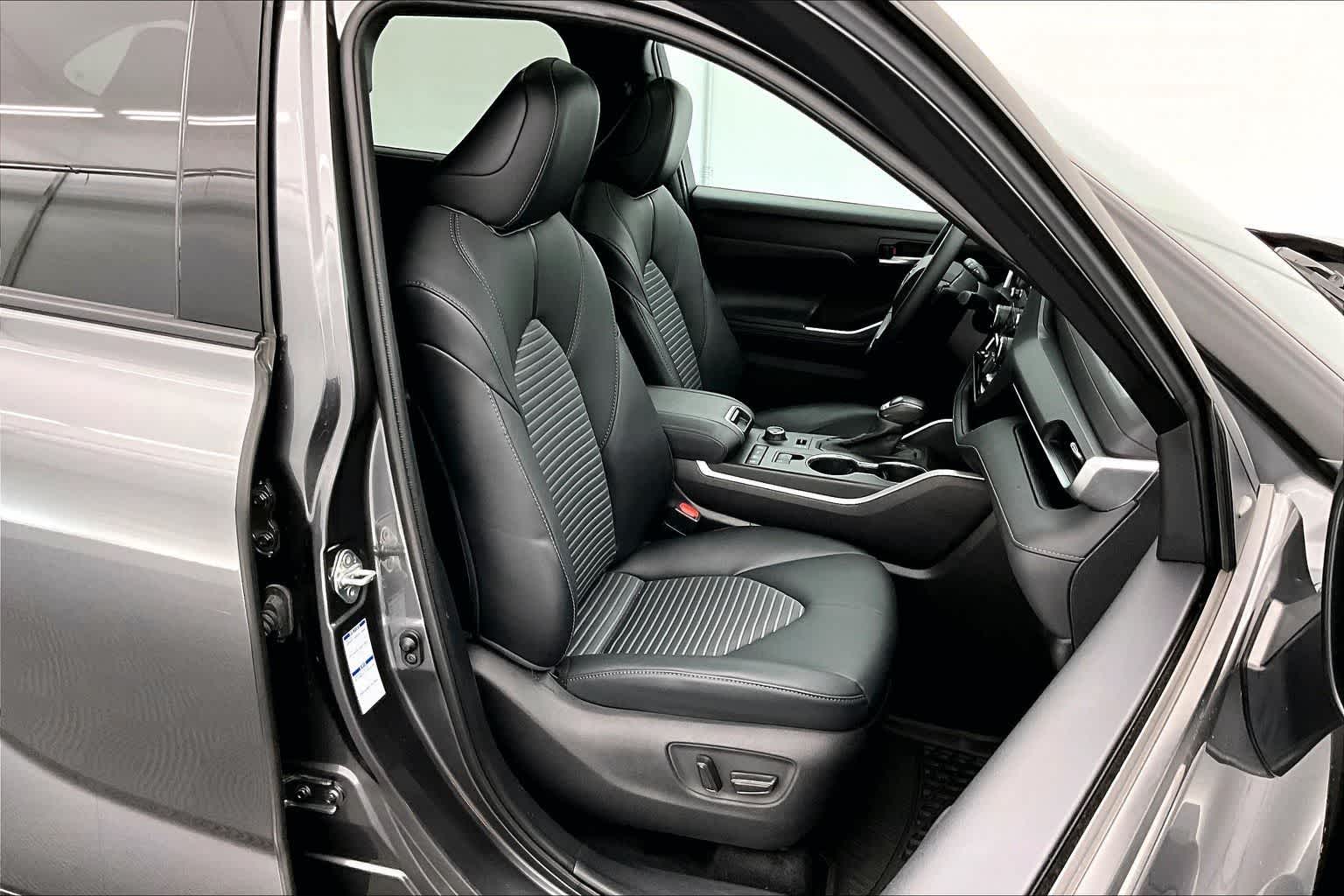 Thumbnail: 2021 Toyota Highlander - 13