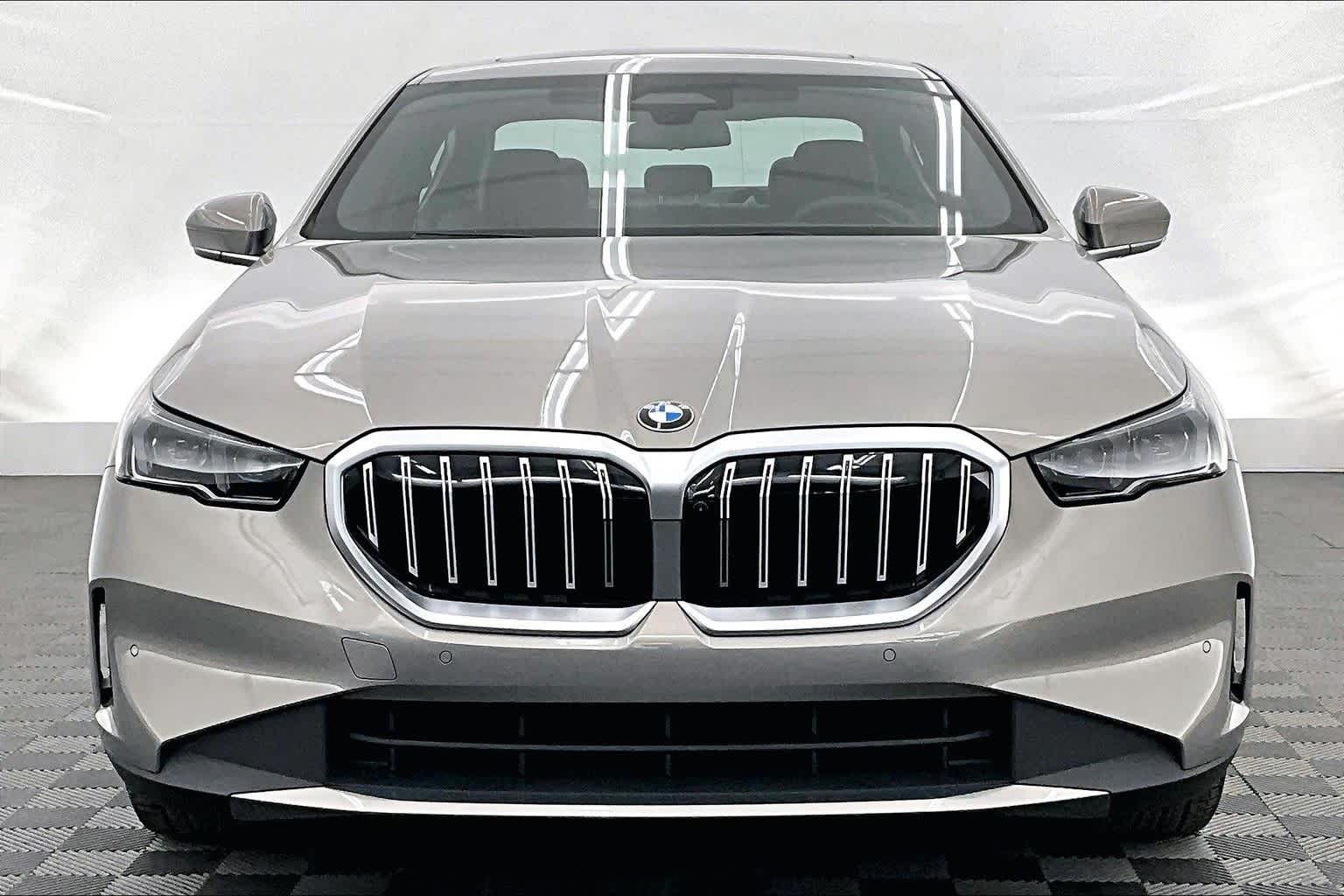 Thumbnail: 2026 BMW 5 Series - 6