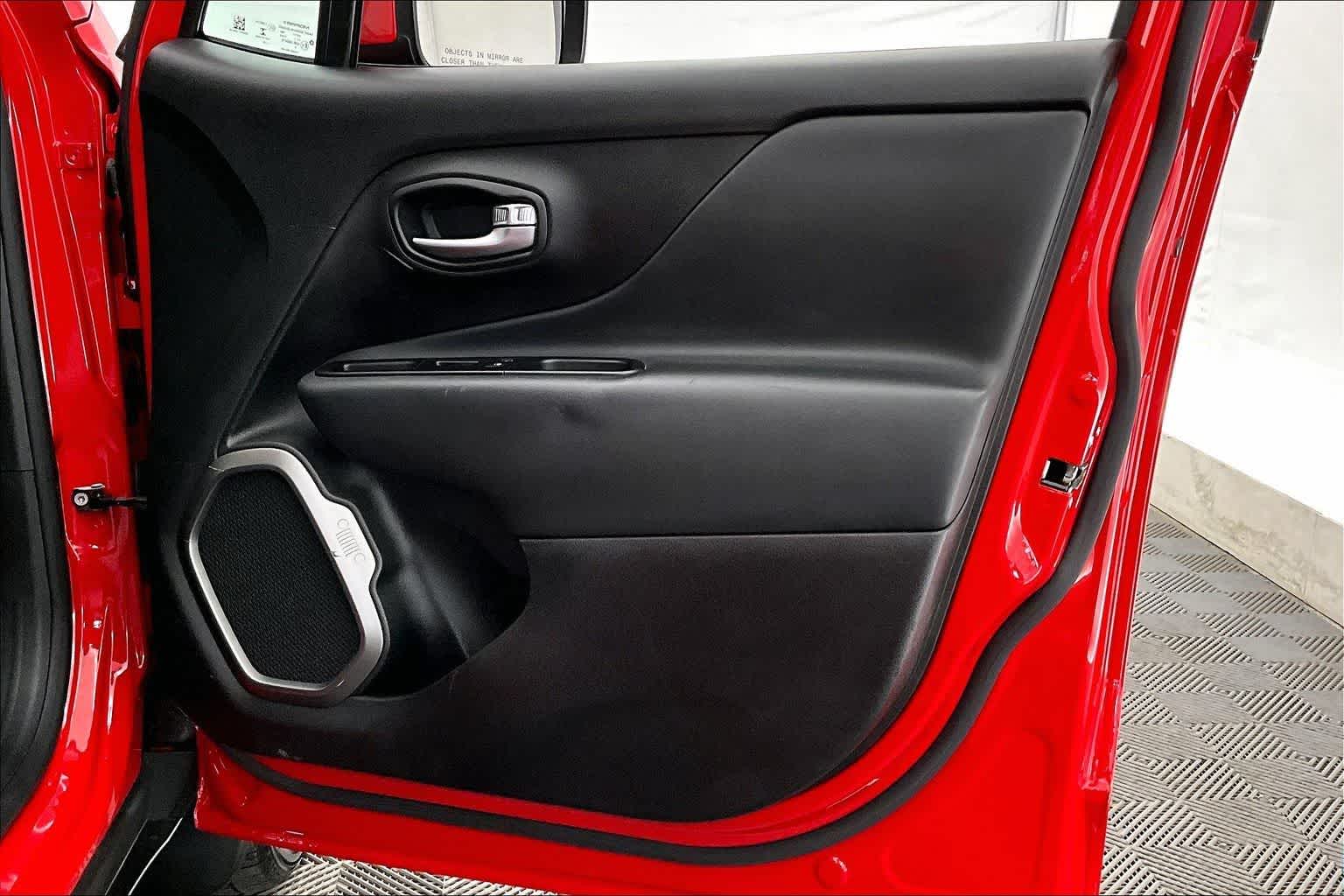 Thumbnail: 2020 Jeep Renegade - 28