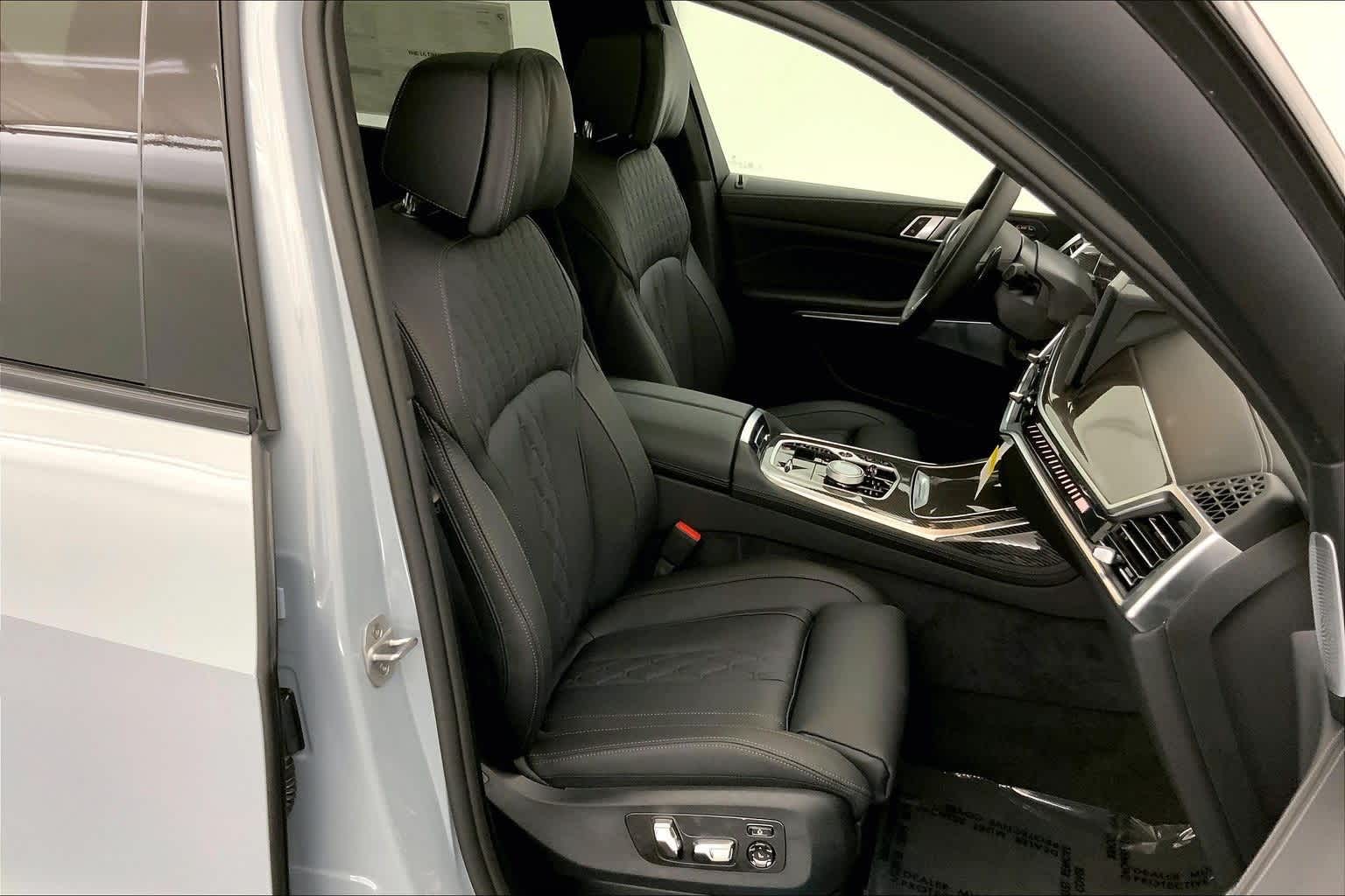 Thumbnail: 2026 BMW X7 - 13