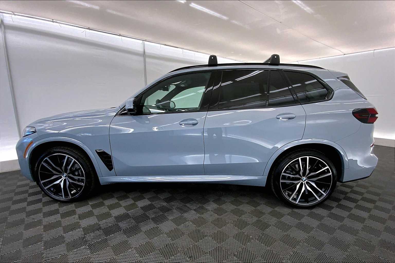 Thumbnail: 2026 BMW X5 - 3