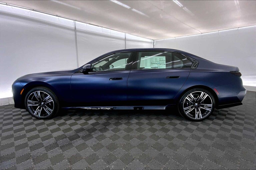 New 2025 BMW 740i xDrive Sedan