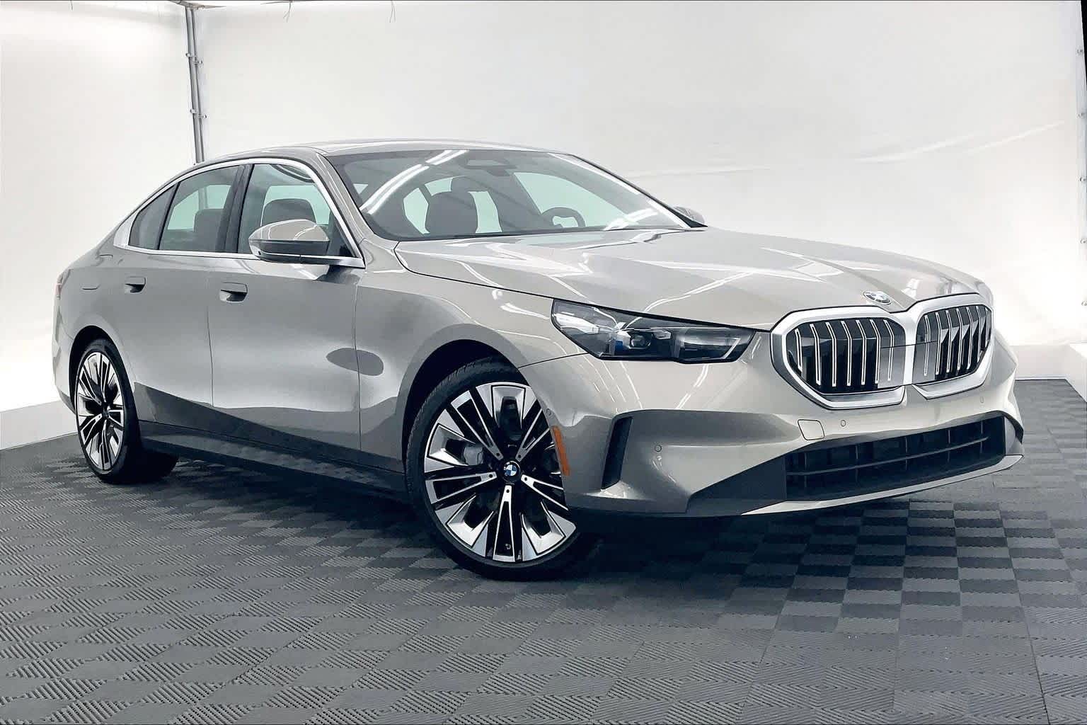 Thumbnail: 2026 BMW 5 Series - 21